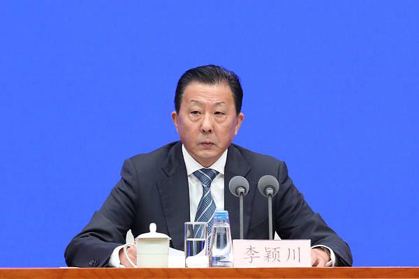 挺进领导美妇的雪臀